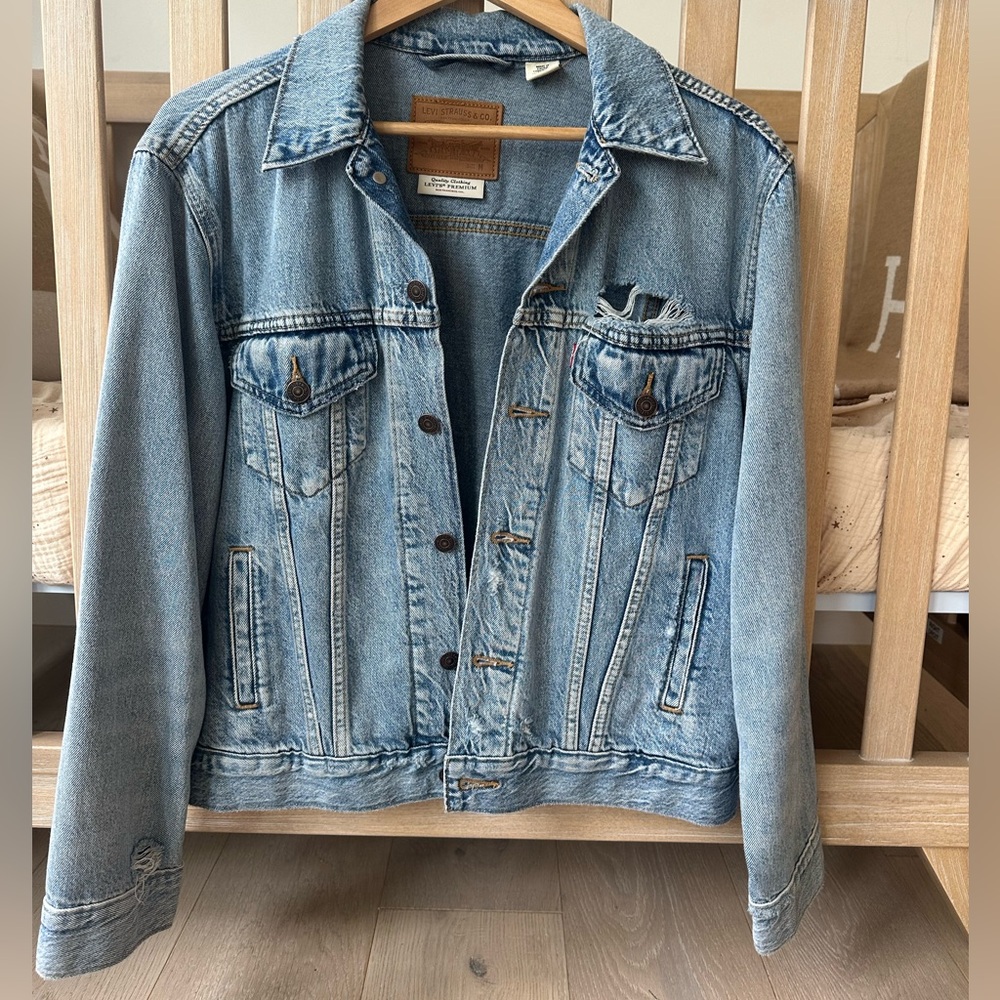 Levi Denim Jacket size M like new